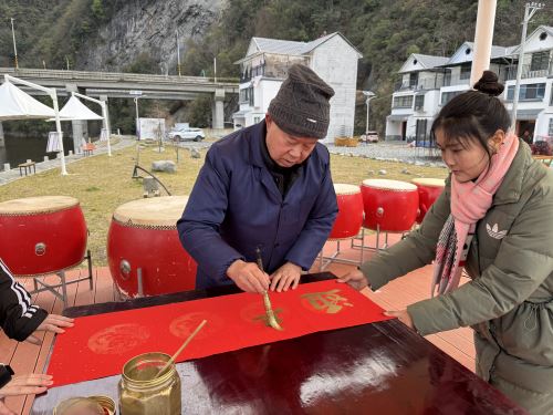 9d5ac51f0949dfe336556ba4630381c