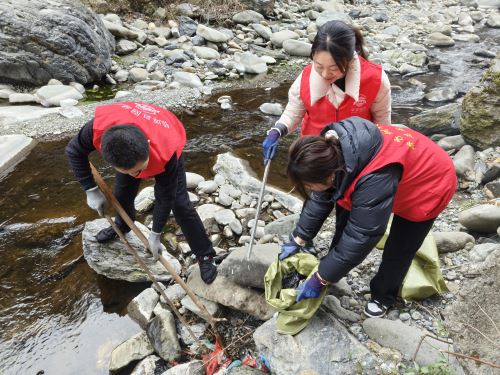 375b2d9b16e594823c2f9fec3422886