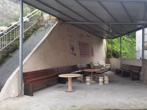 康熙沟小区老年活动中心的座椅焕然一新