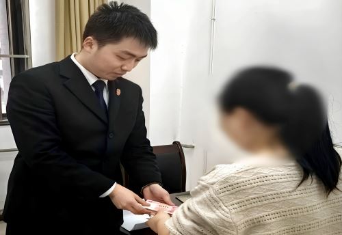 案件执行不停歇 司法拘留显威力——潼关法院火速出击 55000元案款当场兑现