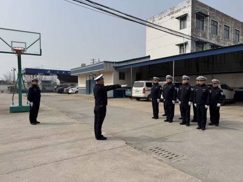 合阳县公安局交管大队“送教到一线”规范手势强实战