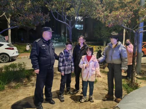 韩城公安板桥派出所：警心暖童心 深夜寻归途