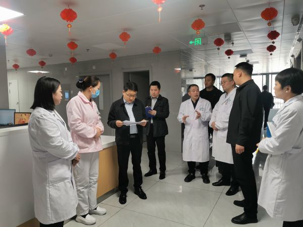 动真碰硬查隐患 以查促改提效能 镇坪县医院开展全覆盖行政大查房筑牢医疗服务保障