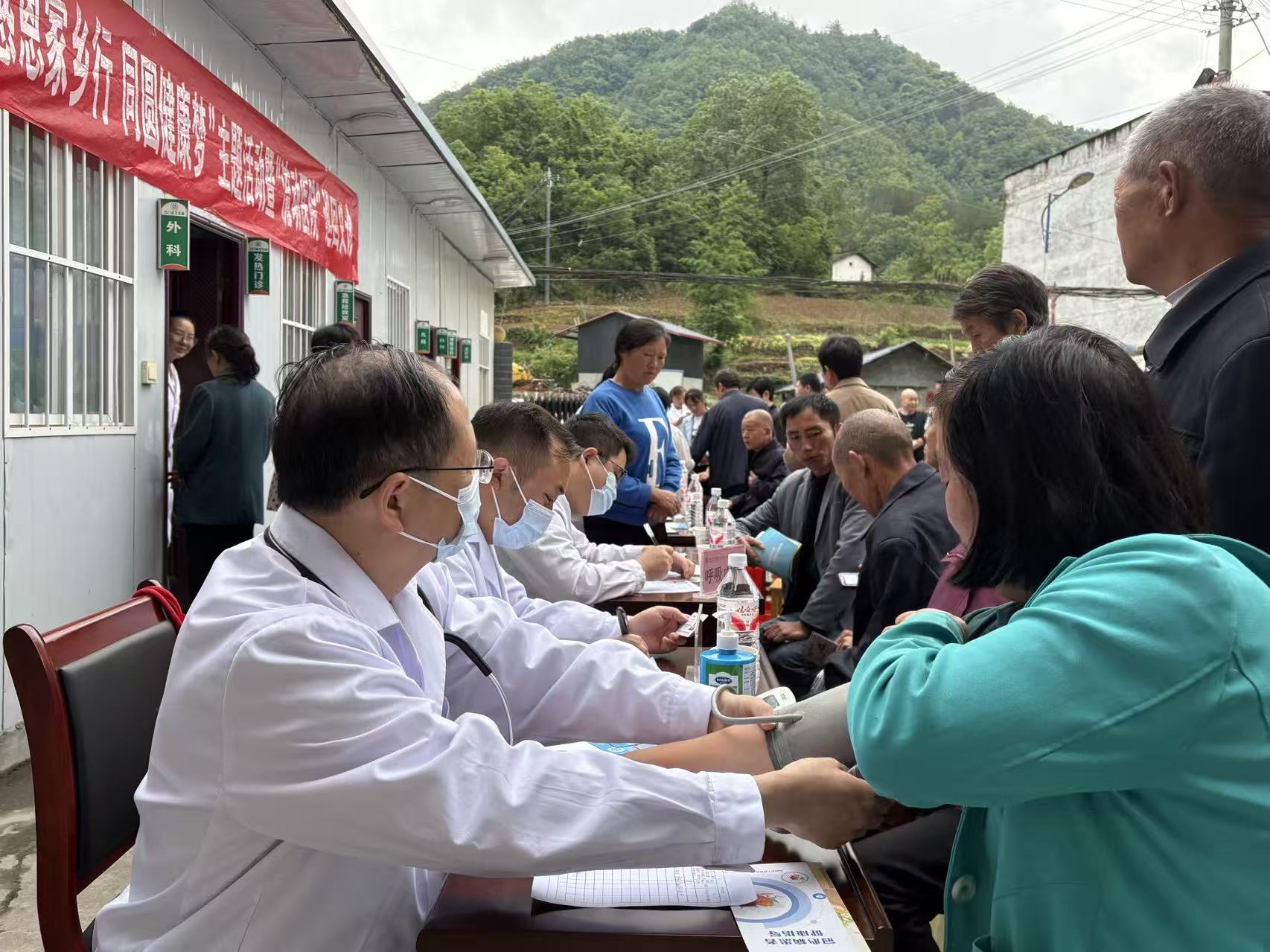 医师测量高血压