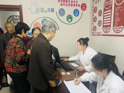 免费体检护健康  贴心服务暖夕阳 ——印台区鑫光社区卫生服务中心开展老年人及慢性病人免费体检活动