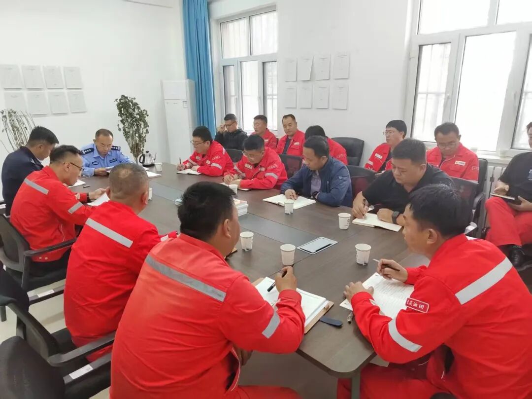 警企面对面 共筑安全线——定边交警走进油田企业召开安全座谈会