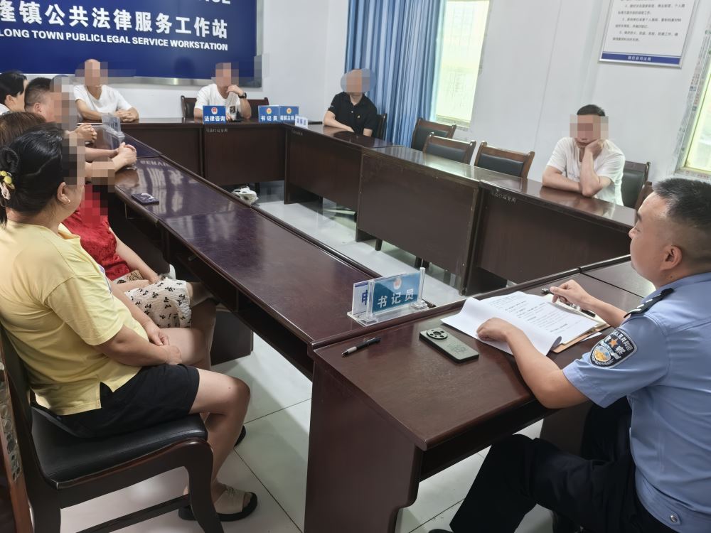 严把“安全关”，巧解“心头结”｜镇巴公安兴隆派出所暖心履职护平安