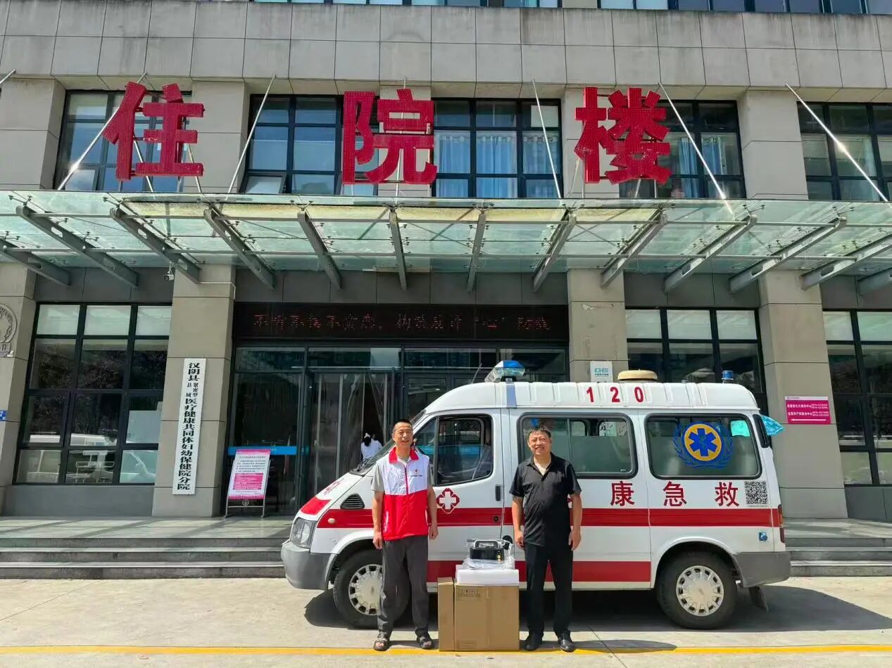 汉阴县红十字会向妇幼保健院捐赠迈瑞体外除颤监护仪