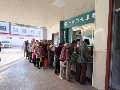 印台区金锁关镇中心卫生院：暖心体检护桑榆  健康服务惠老人