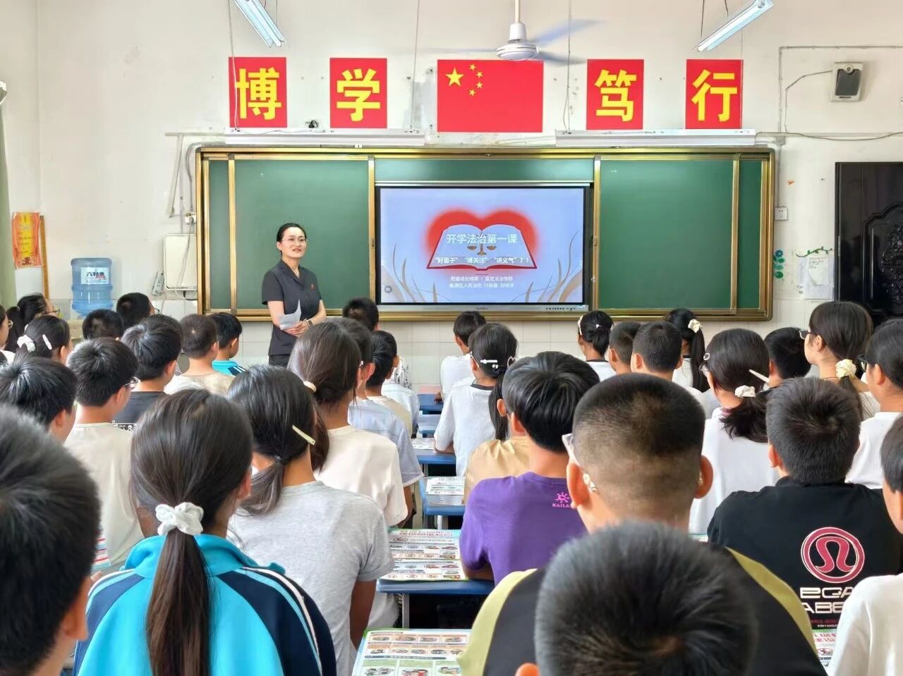 临渭法院：青春有界 法治同行