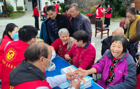 丹心担当践初心 义诊温情暖夕阳 ——柞水县下梁镇中心卫生院敬老月里义诊服务送健康
